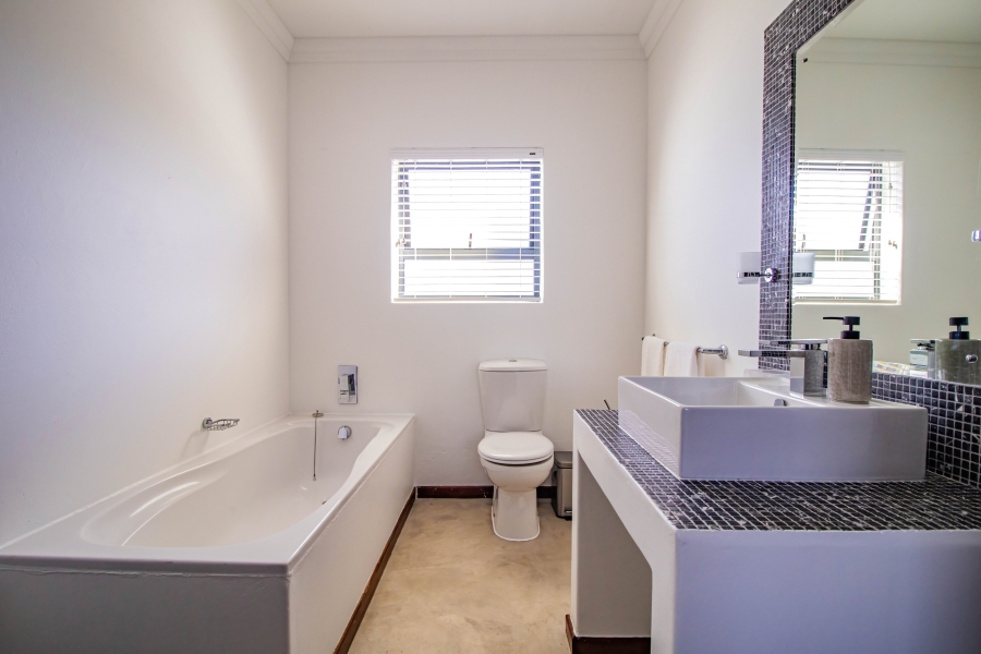 5 Bedroom Property for Sale in Yzerfontein Western Cape